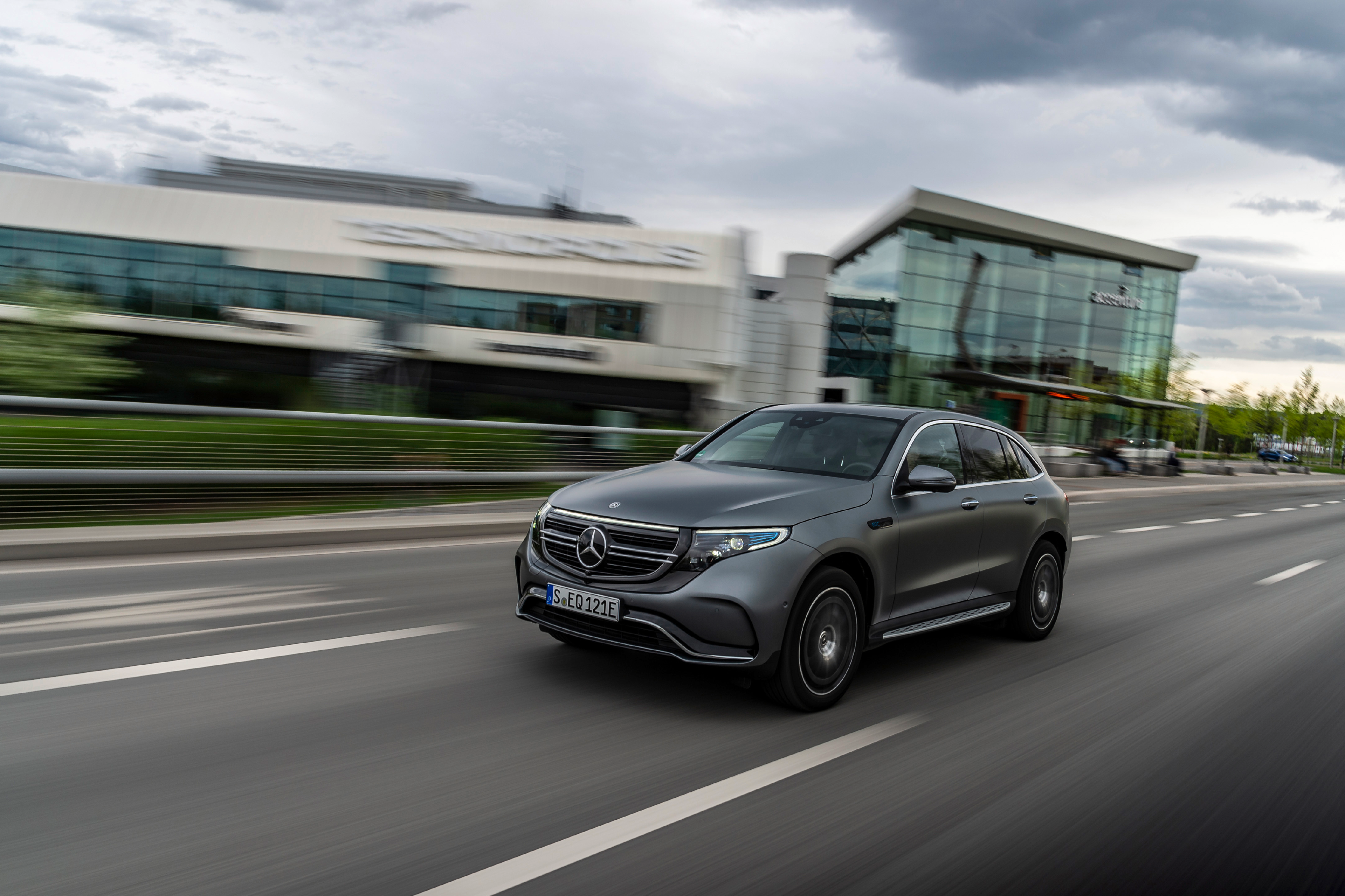 Mercedes-Benz EQC foran