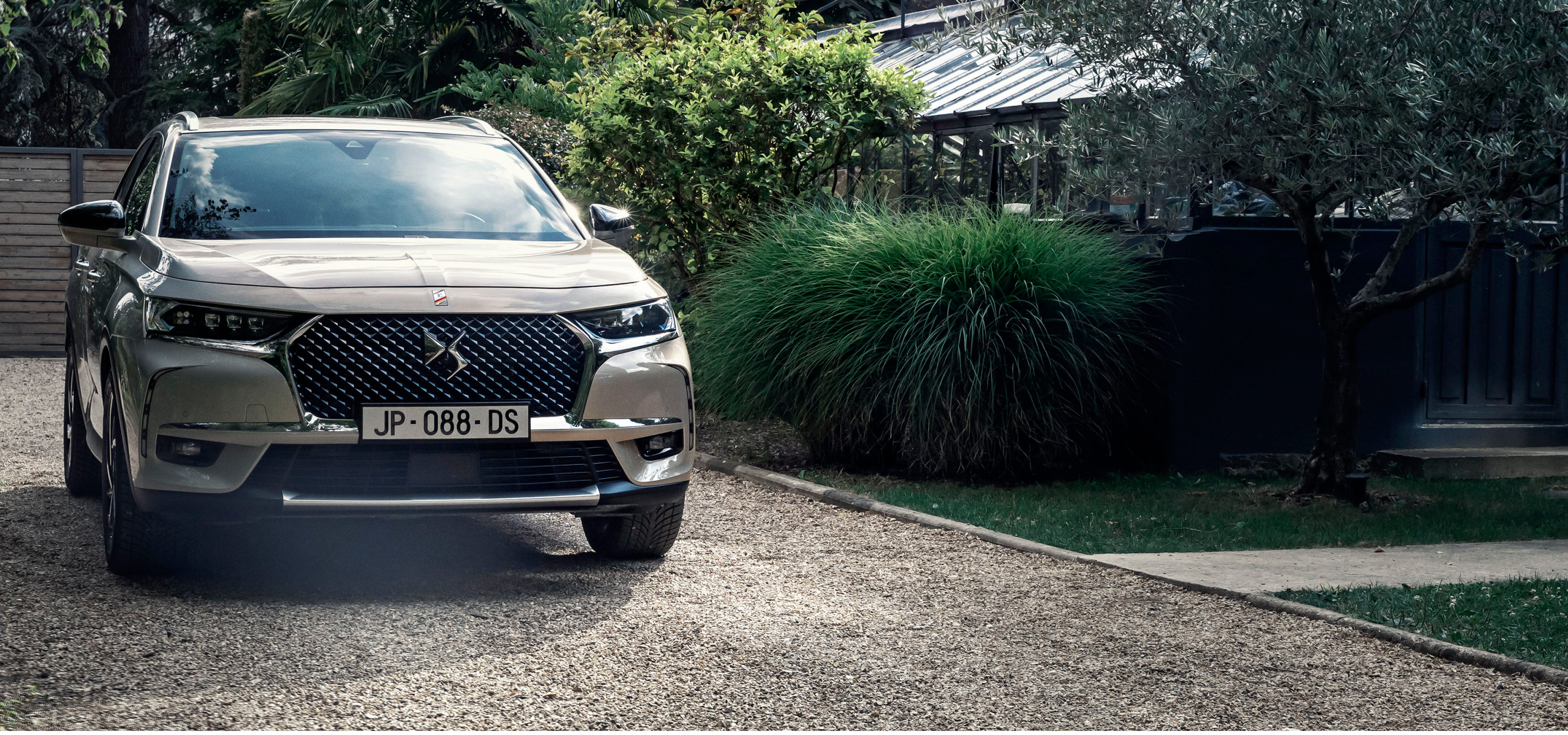 DS 7 Crossback E-tense Plug-in hybrid parkert