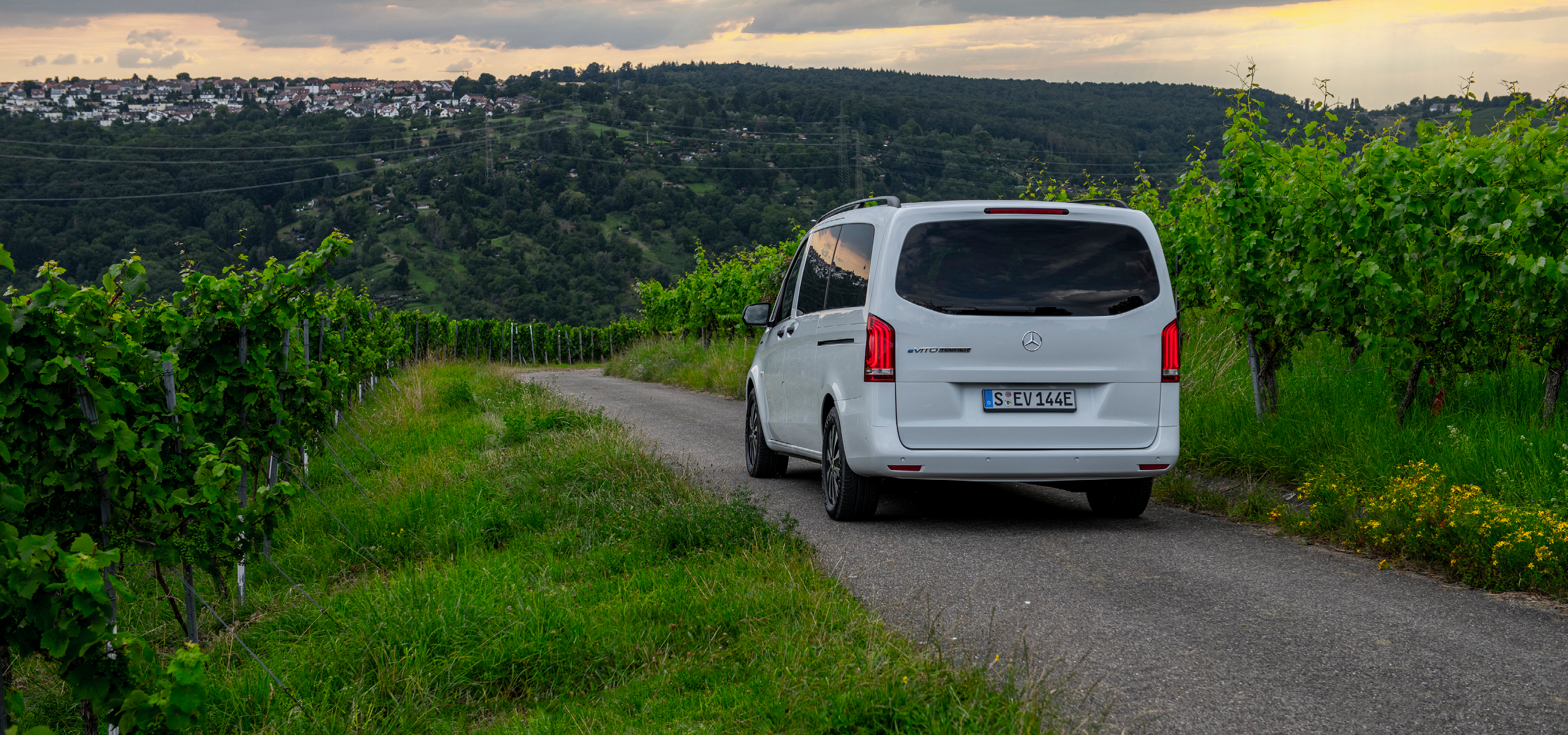 Mercedes-Benz eVito Tourer Long Range A3