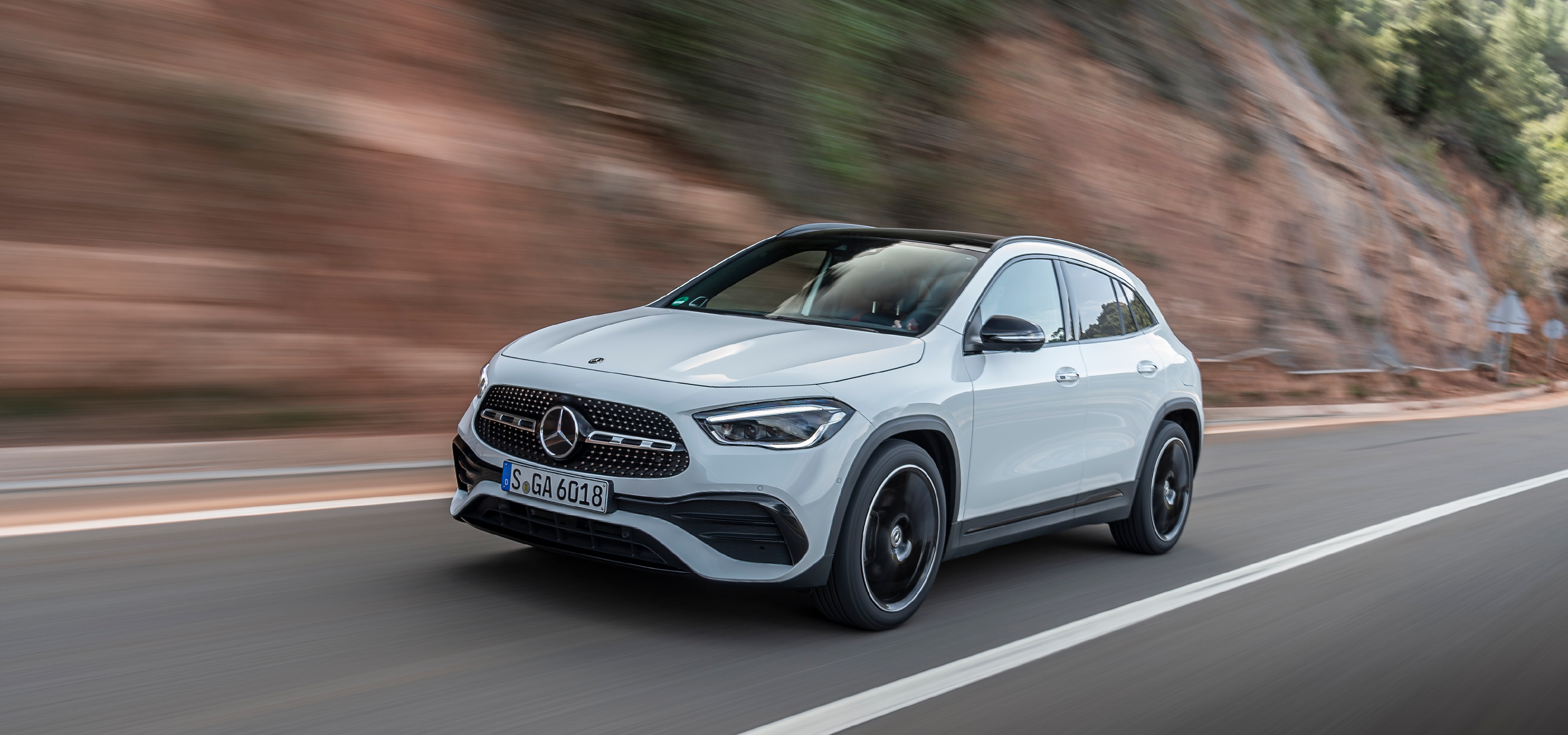 Mercedes-Benz GLA SUV i fart