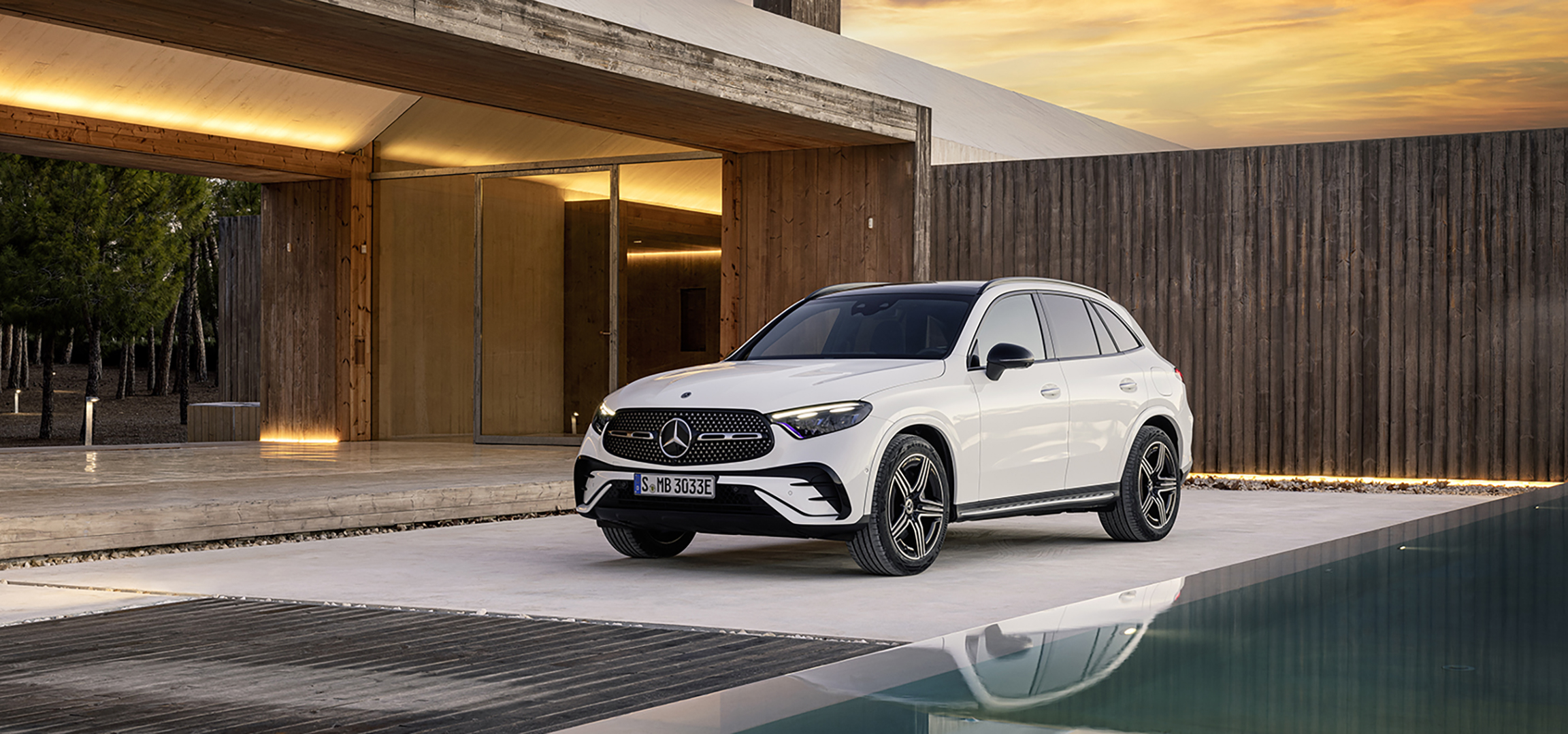 Nye GLC Plug-in hybrid fra Mercedes-Benz i hvit metallic.