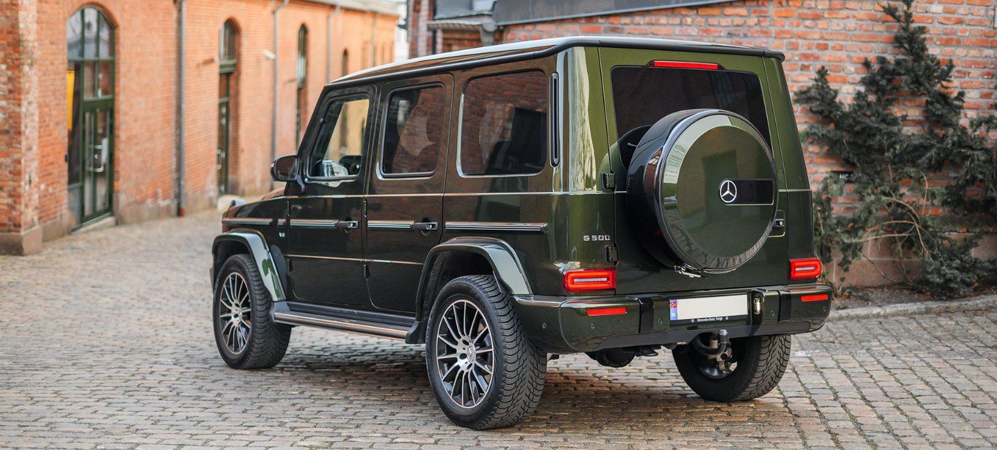 Mercedes G-klasse Geländewagen i grønn metallic sett bakfra.