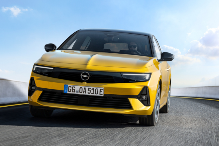 Opel Astra plug-in hybrid GS Line i gul.