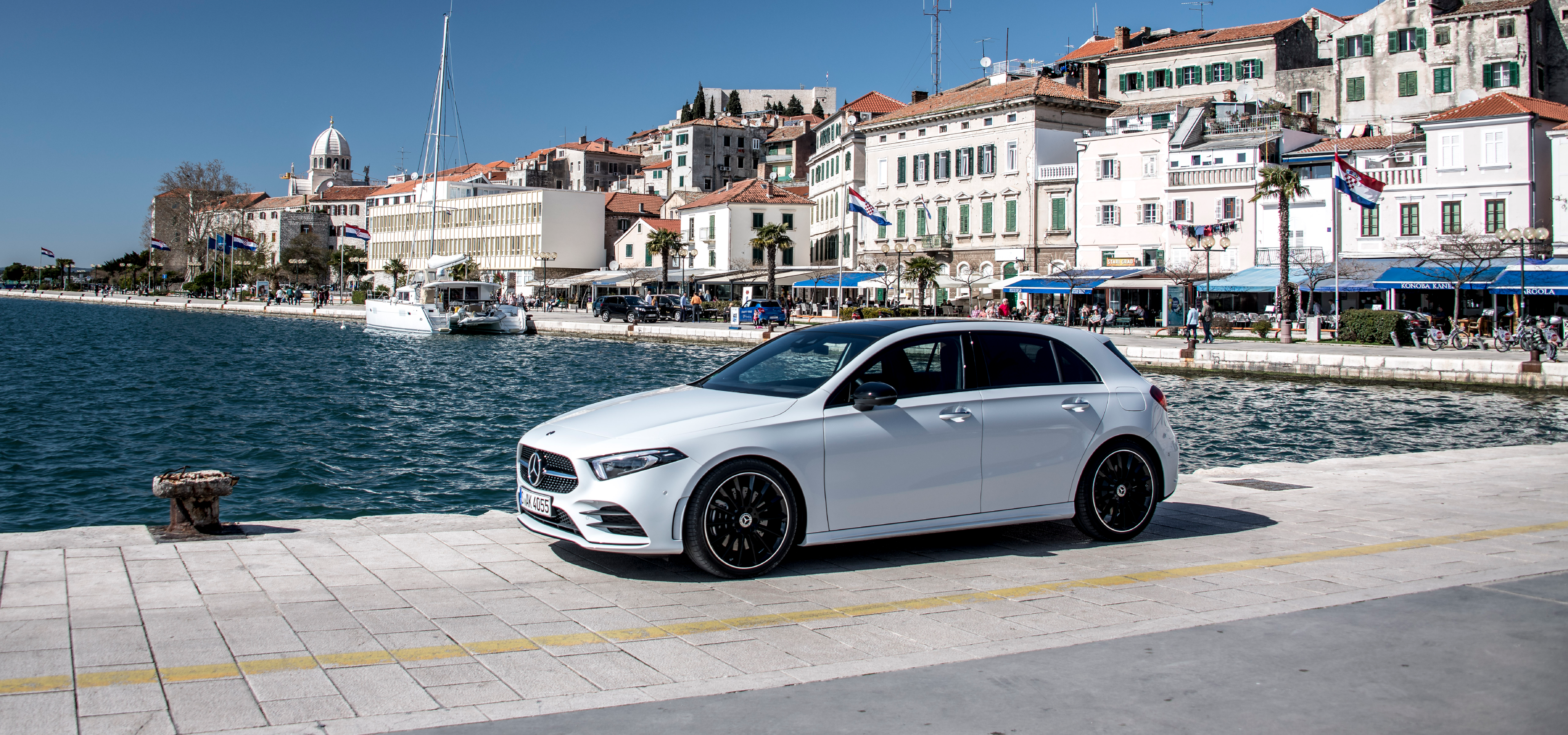 Mercedes-Benz A-klasse plug-in hybrid sett fra siden