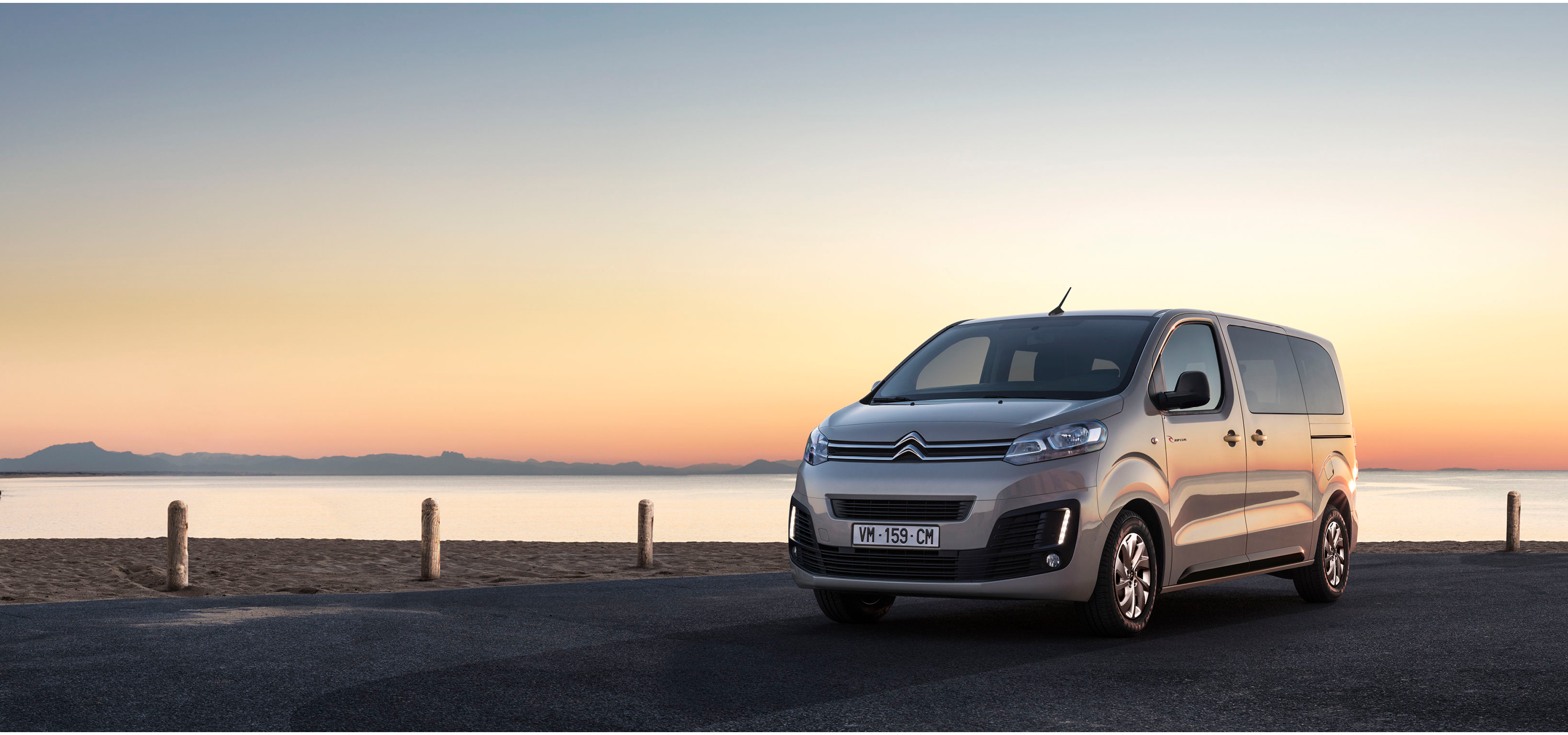 Citroën ë-Spacetourer i solnedgang