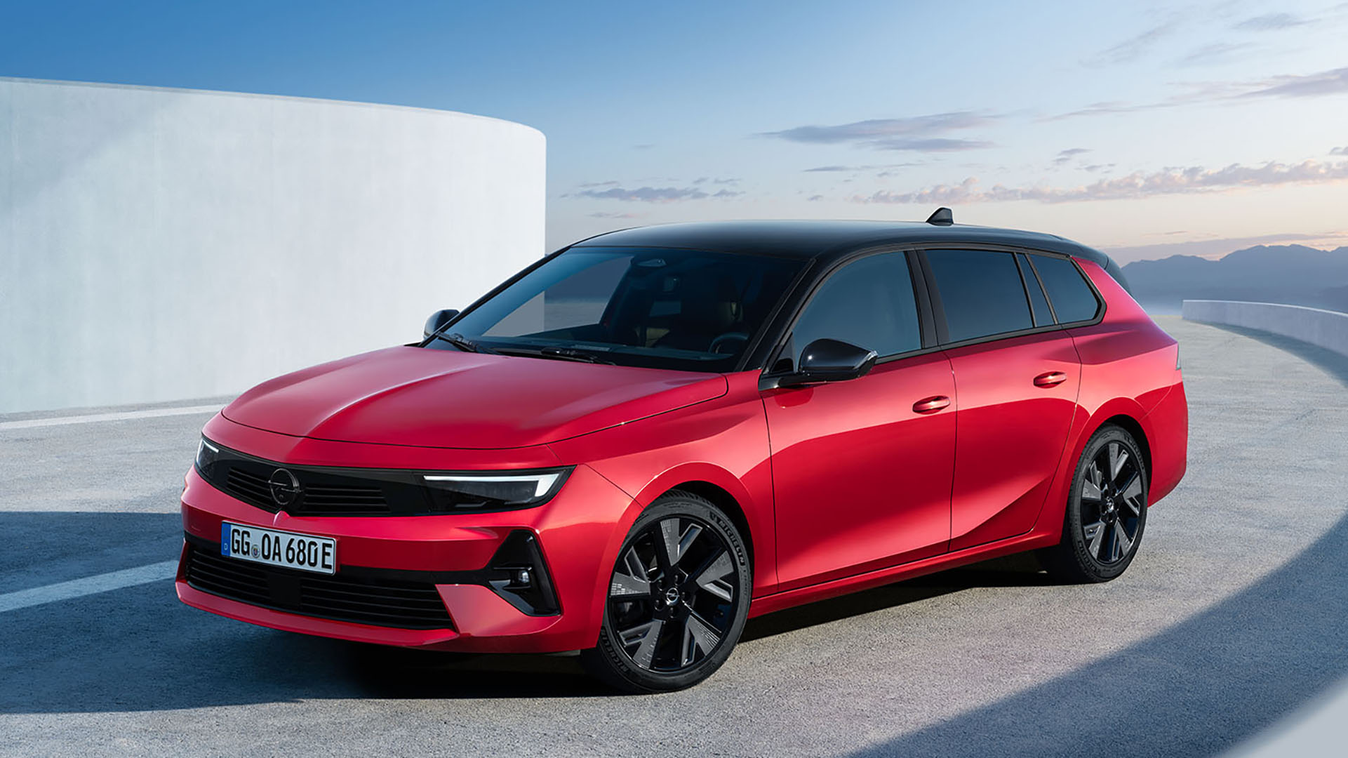 Rød Opel Astra Electric som kommer i 2023.
