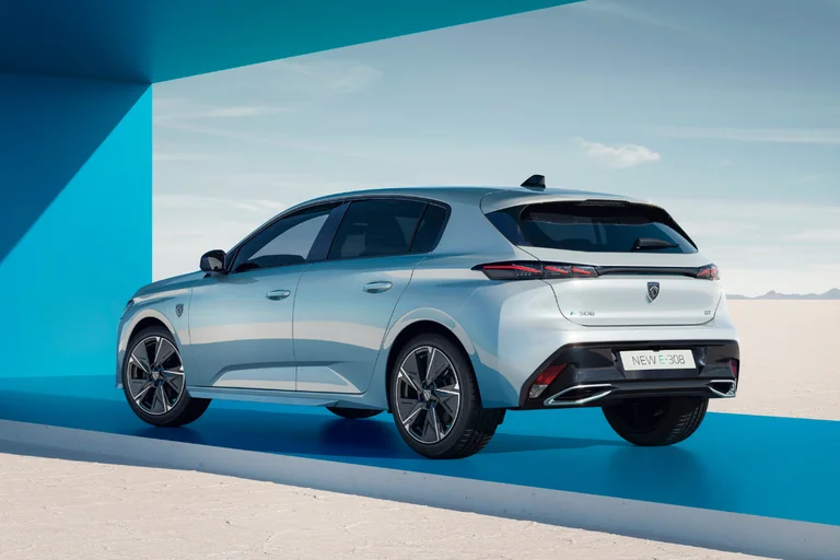 Elektriske 308 fra Peugeot sett bakfra.