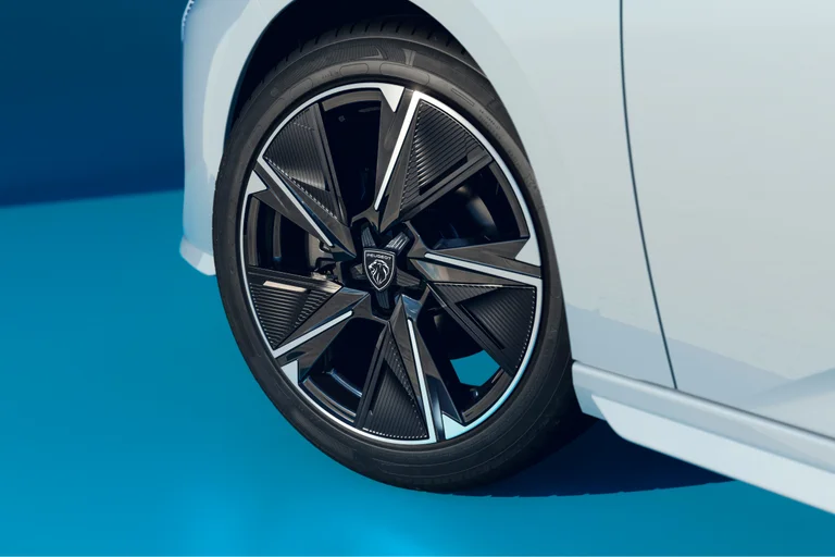 Felger og felgdetaljer på Peugeot E-308.
