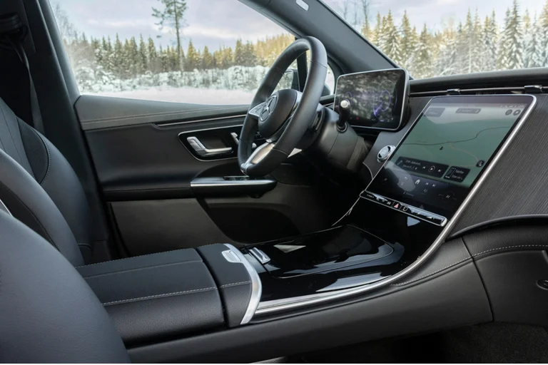 Mercedes-Benz EQE SUV 350 4MATIC midtkonsoll