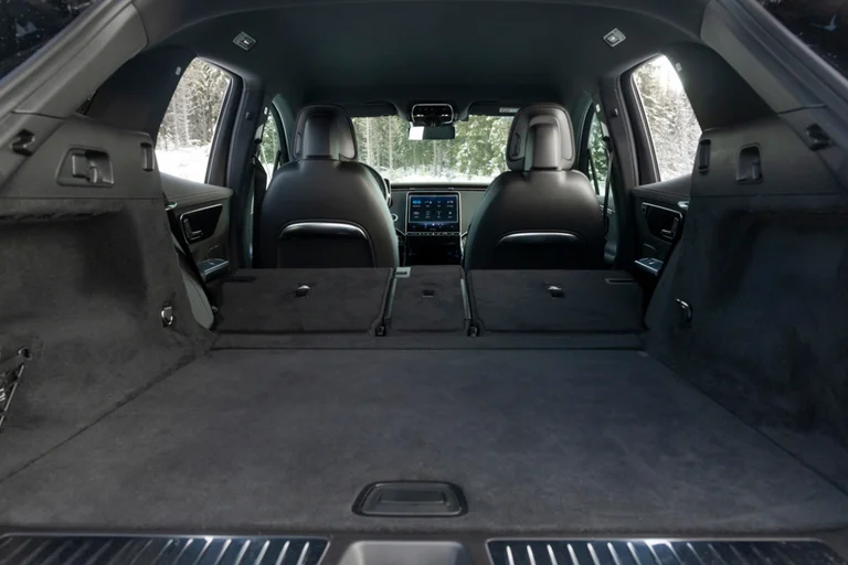 Mercedes-Benz EQE SUV 350 4MATIC bagasjerom med nedlagte seter