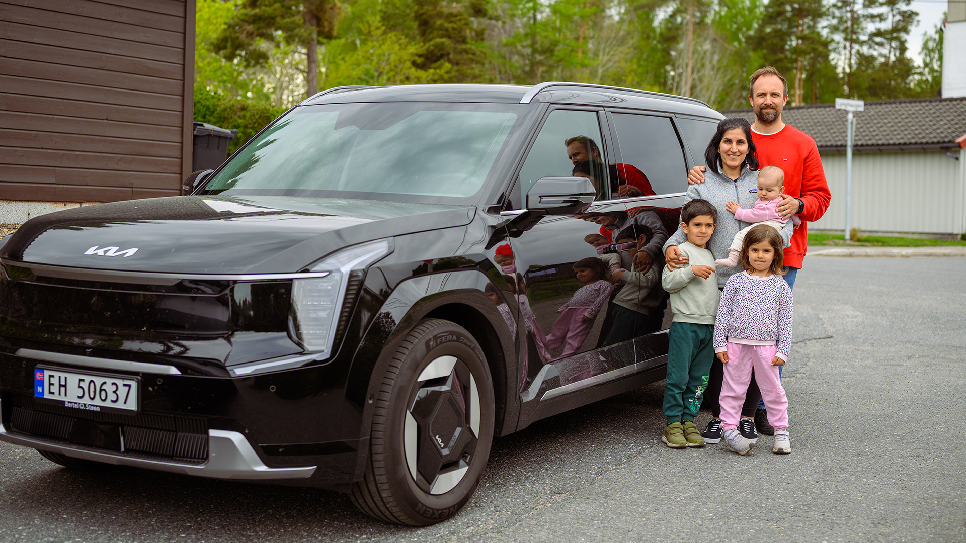 Familie prøvekjører Kia EV9