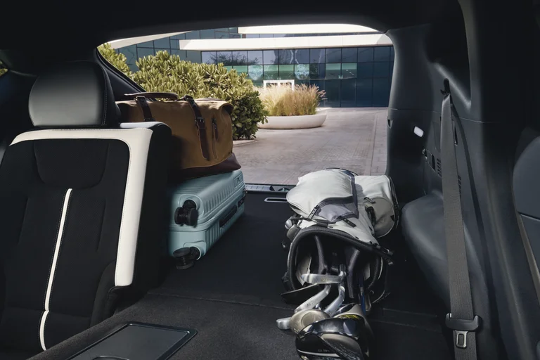 Kia EV6 Long Range bagasjerom med nedlagt seterad 2/3