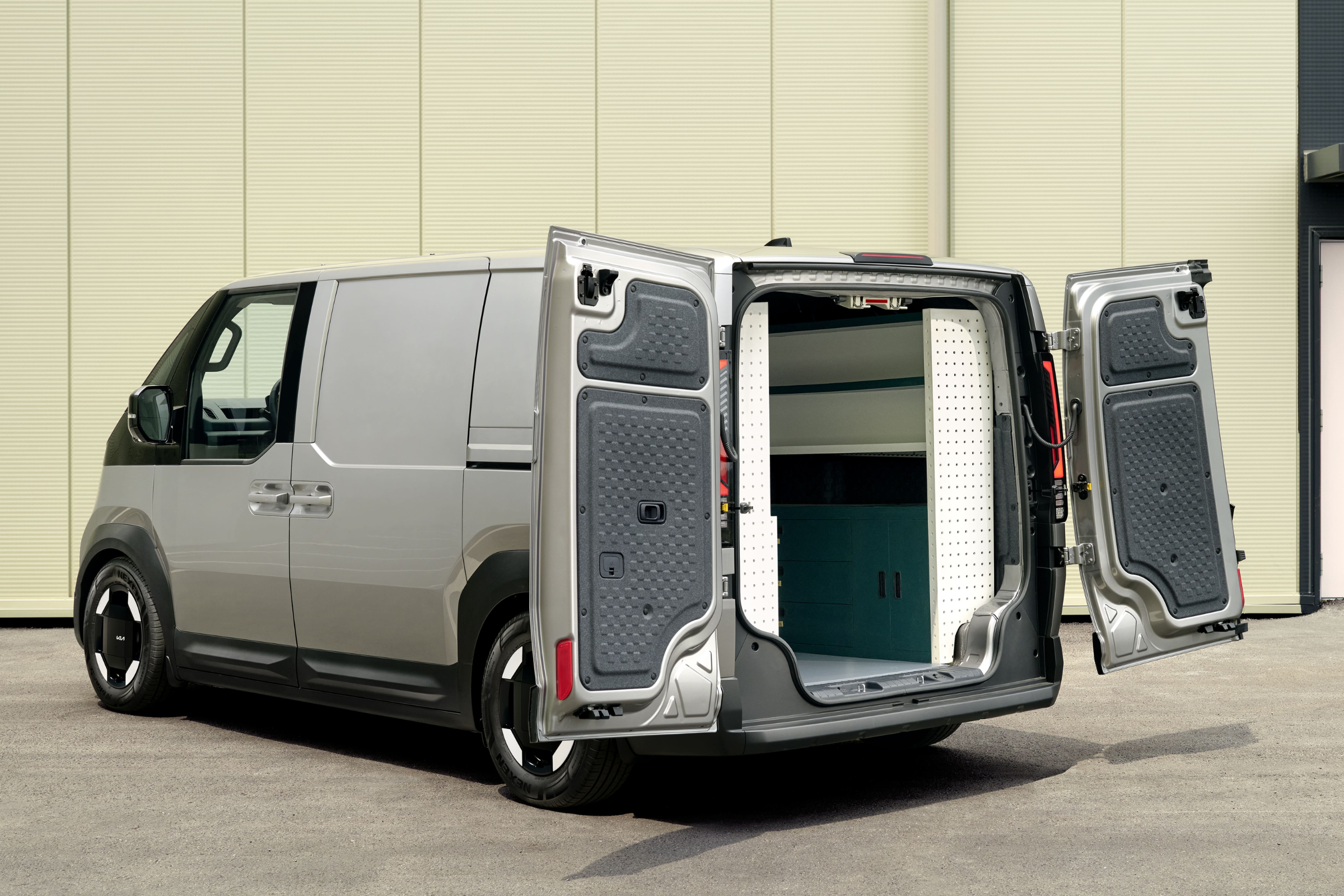 Bakdører med 180-graders åpning på Kia PV5 varebil