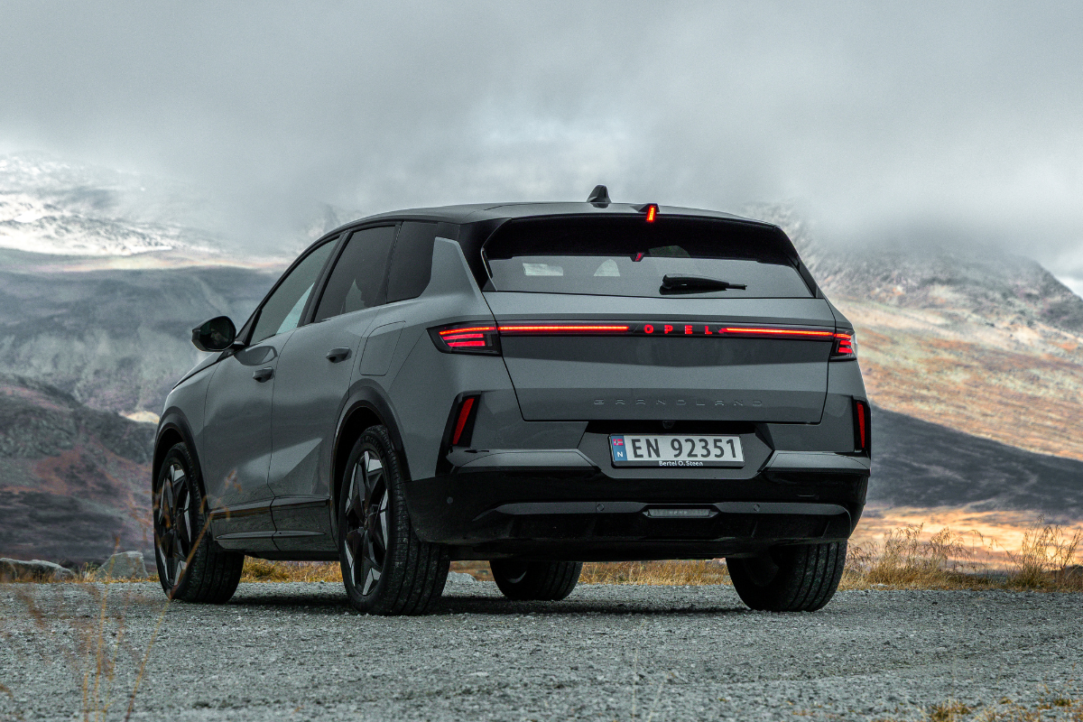 Opel Grandland Electric sett bakfra
