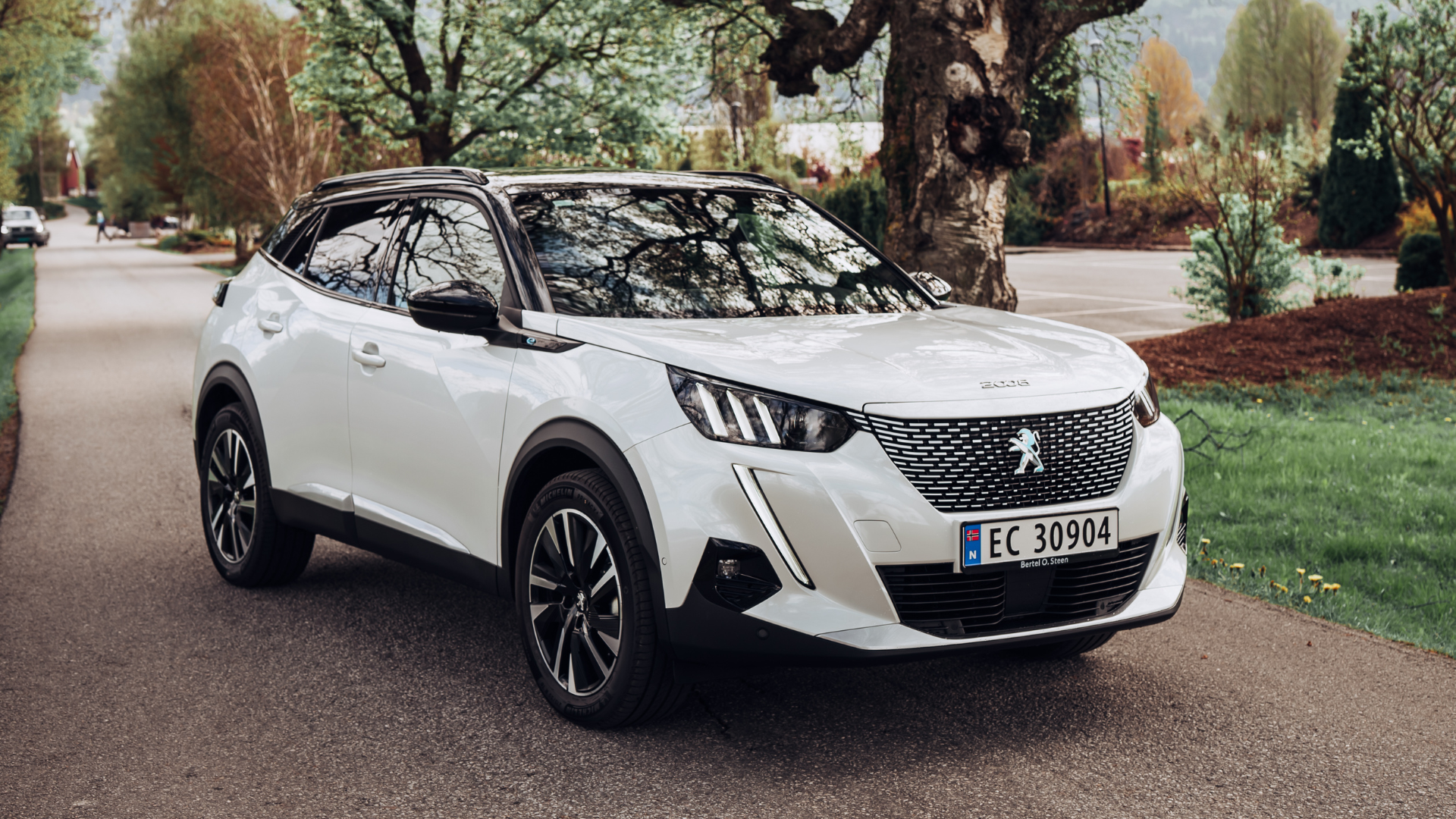 Peugeot E-2008 SUV sett forfra