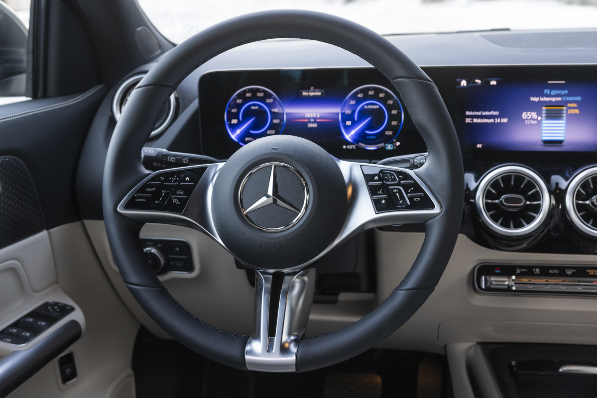 EQA med multifunksjonsratt i skinn