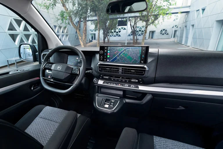 Romslig og moderne interiør i nye Citroën ë-Spacetourer