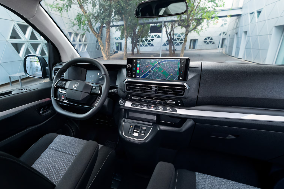 Romslig og moderne interiør i nye Citroën ë-Spacetourer