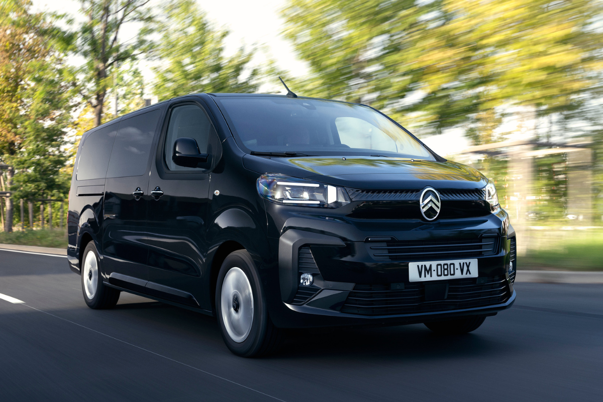 Nye ë-Spacetourer fra Citroën i svart metallic lakk