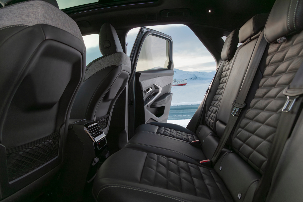 Bakseter i Peugeot E-3008 GT