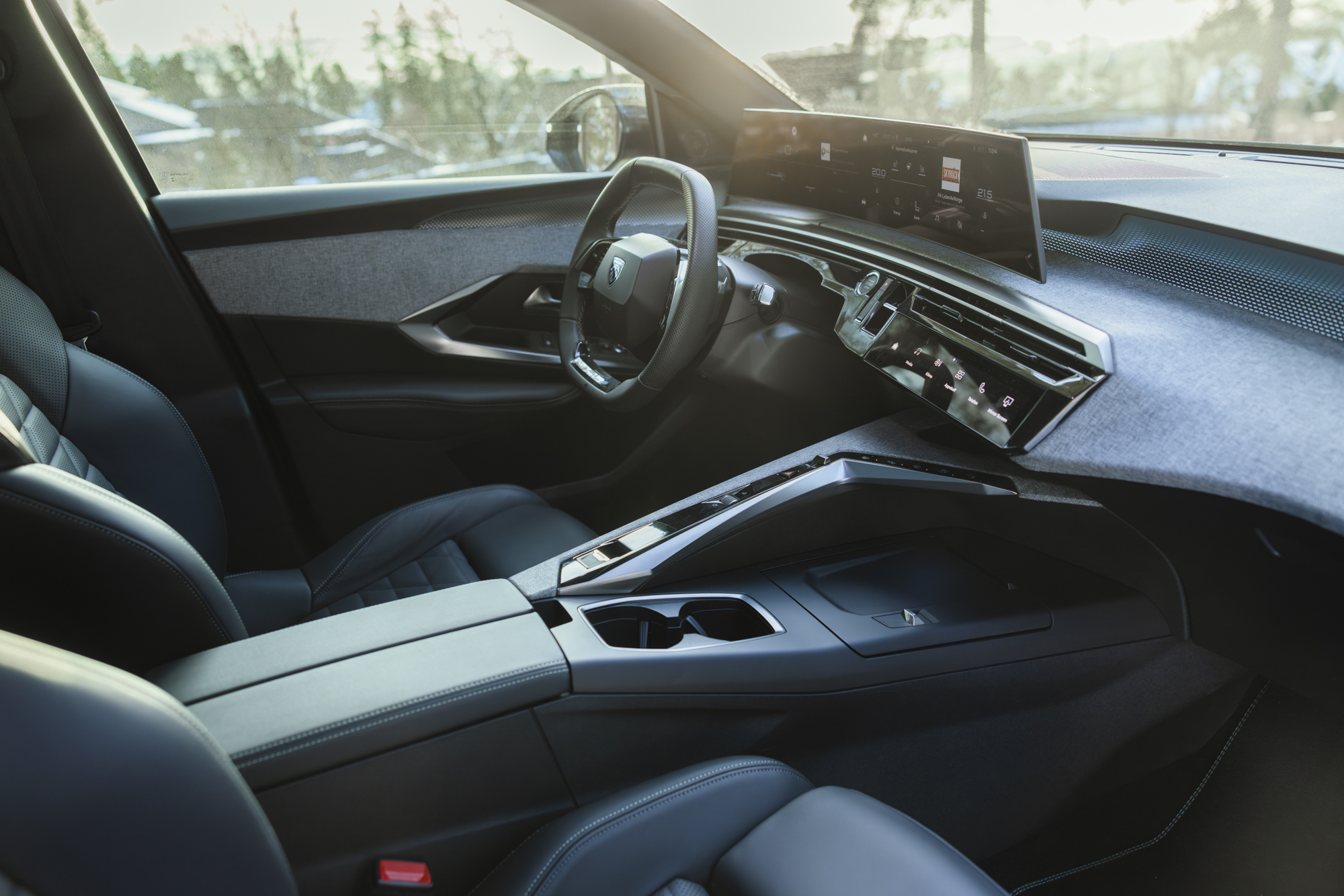 Førermiljø og interiør foran på E-5008 fra Peugeot