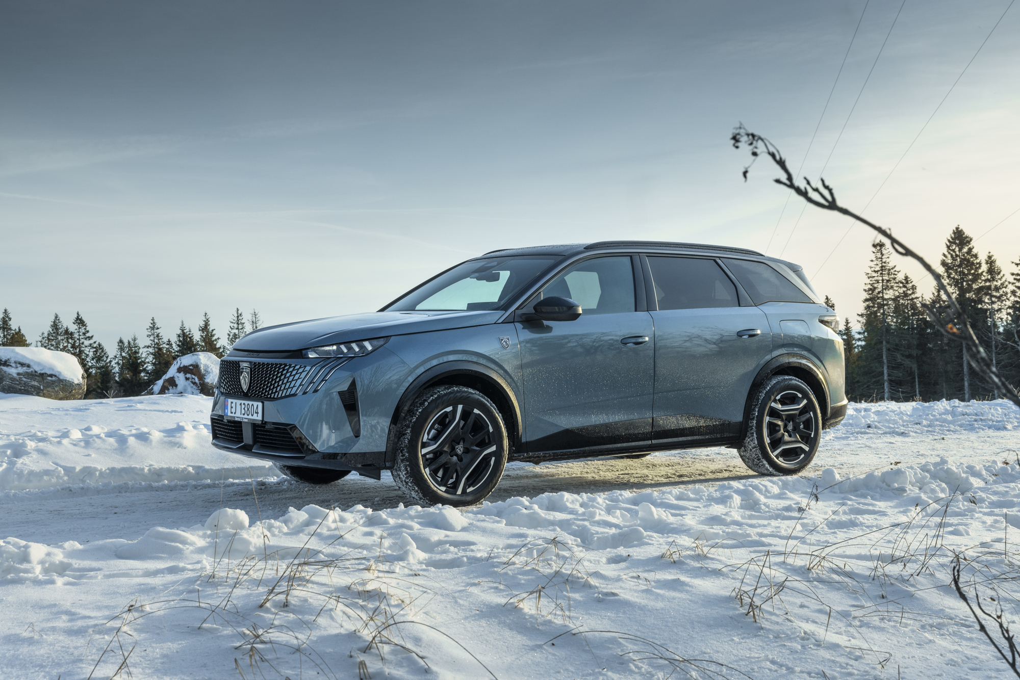 Peugeot E-5008 SUV 4x4 på vinterføre