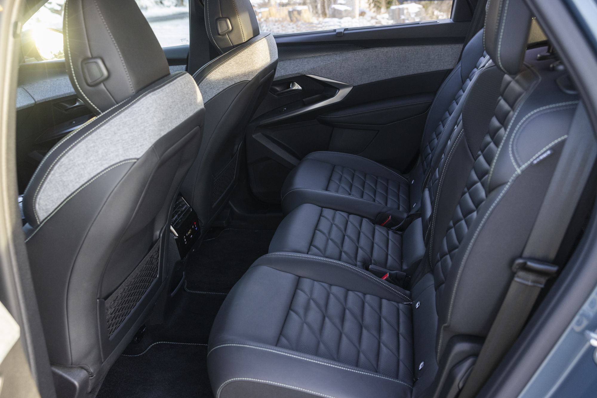 Bakseter og 2.seterad i Peugeot E-5008 4x4