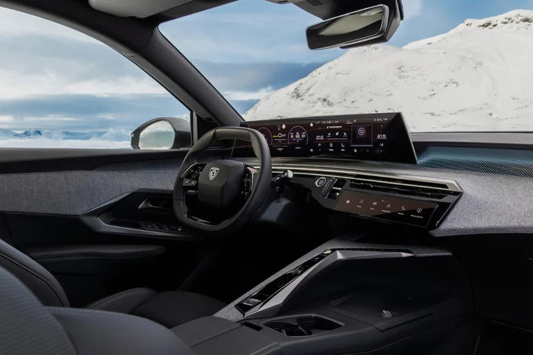 Interiør og førermiljø i Peugeot E-3008