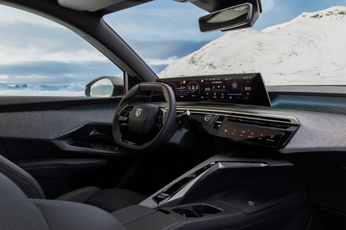 Interiør og førermiljø i Peugeot E-3008