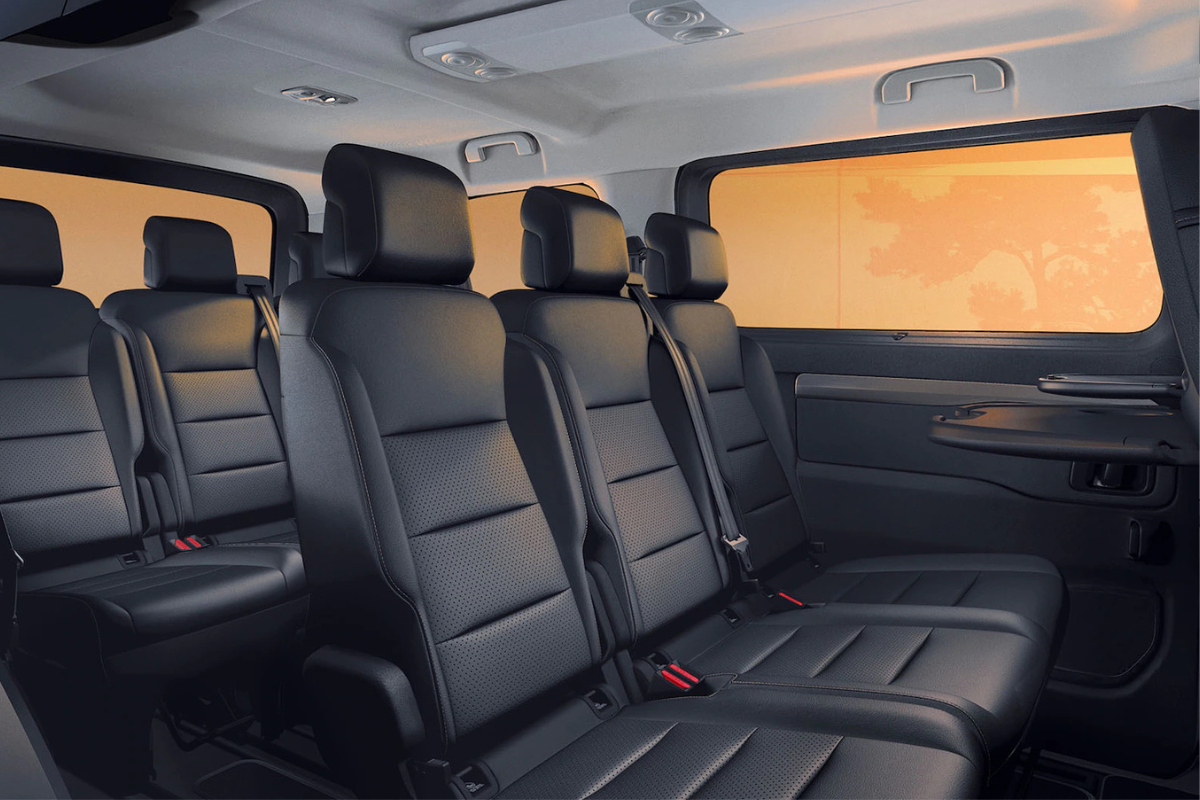 Bakseter der 2. og 3.seterad har skinnseter