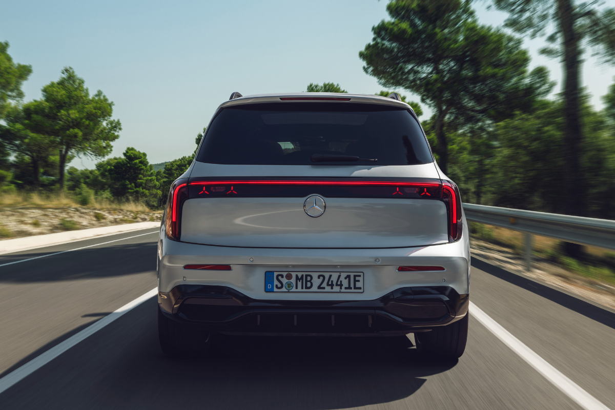 Nye Mercedes-Benz GLB i elektrisk utgave sett bak