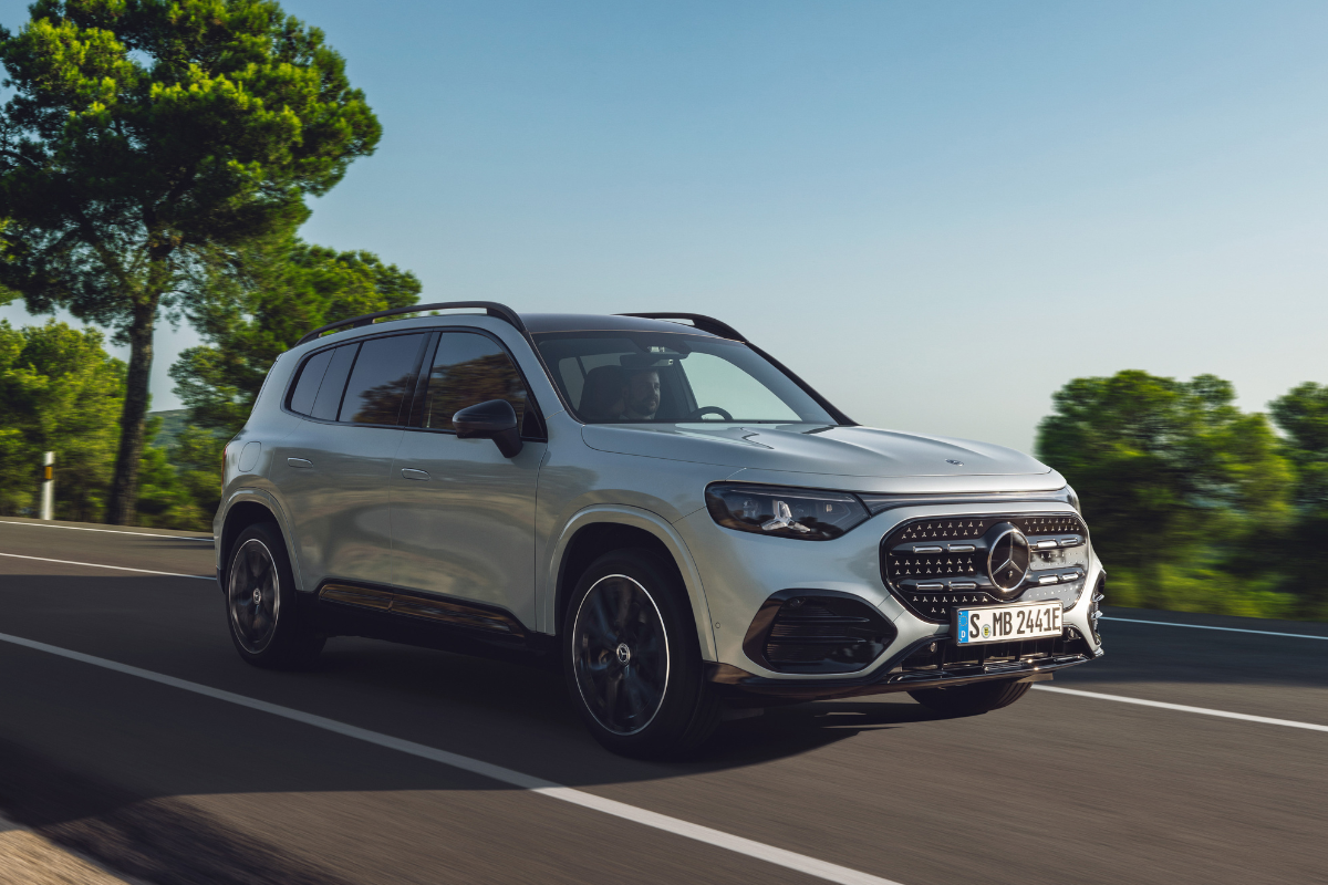 Mercedes-Benz GLB 350 4MATIC i elektrisk utgave sett fra siden