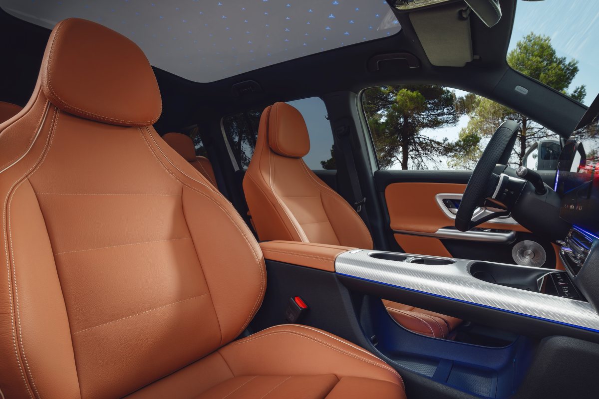interiøret i nye GLB med sportsseter i brunt skinn