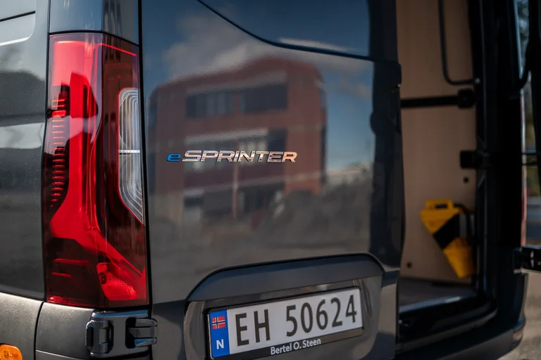 eSprinter på norske skilter med åpen bakdør