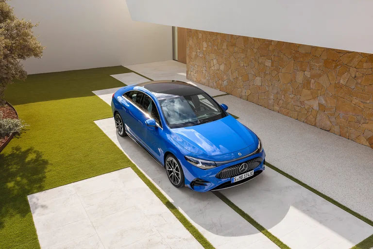 Mercedes CLA sett fra oven på skrå