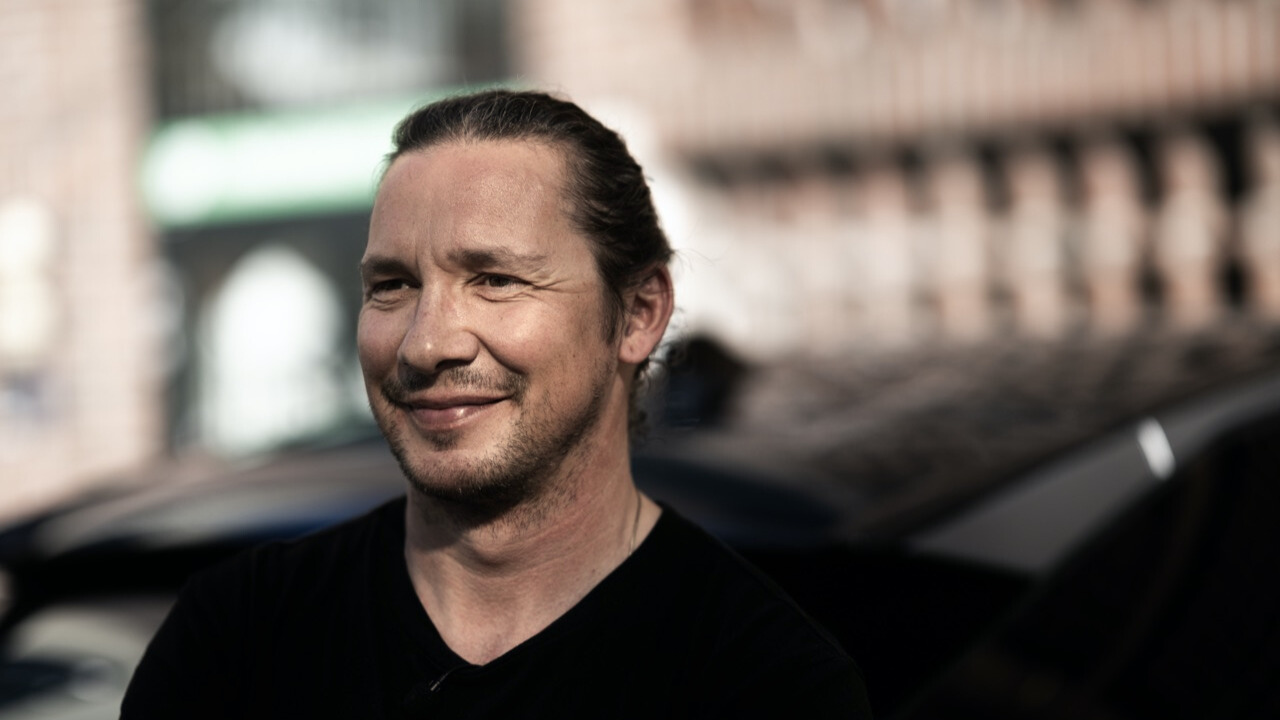 Intervjuobjekt Alexander smiler foran kamera