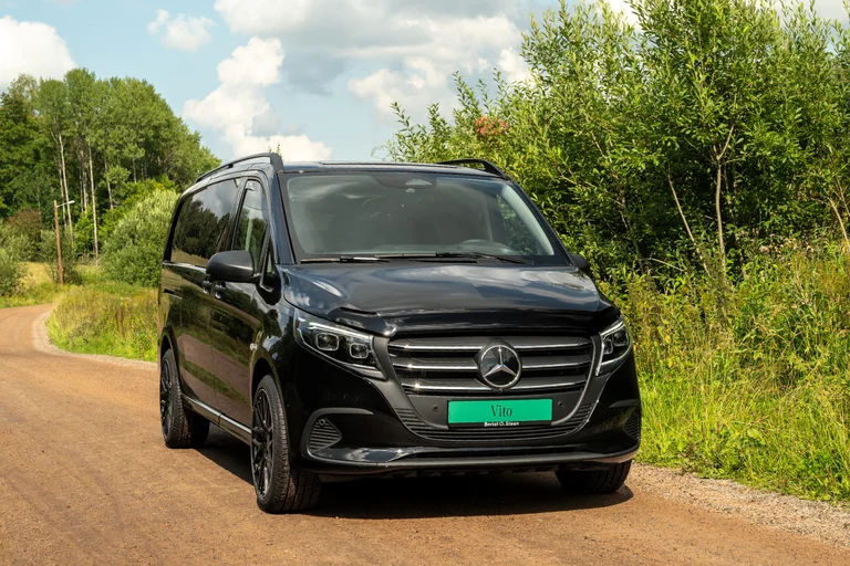 Mercedes Vito varebil sett forfra