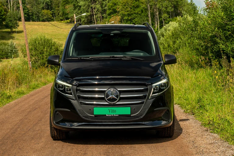 Mercedes Vito varebil sett forfra