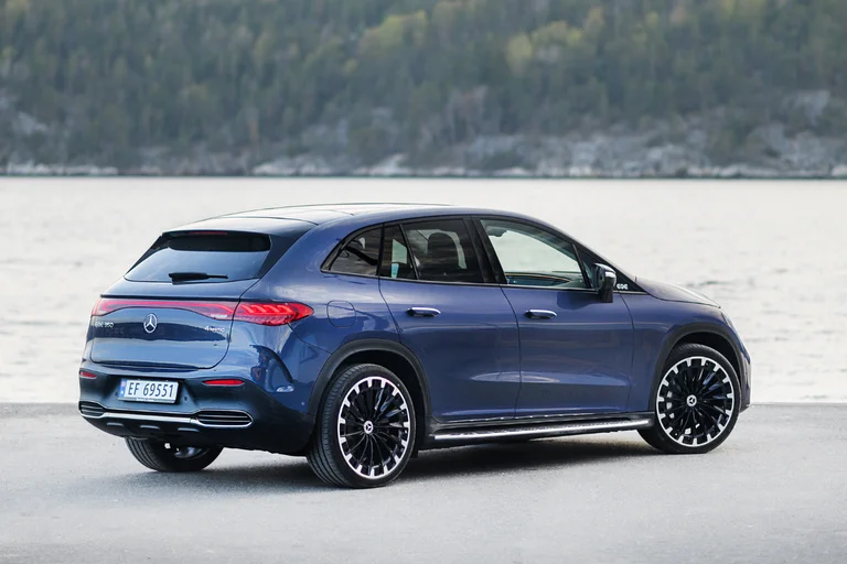 EQE 350 4MATIV SUV sett bakfra