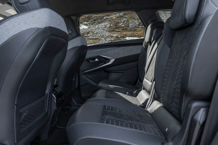 Bakseter på nye Peugeot E-5008 Long Range