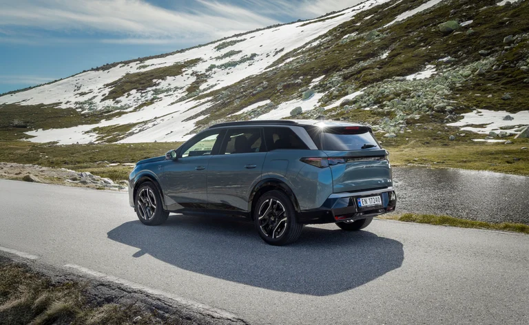 Peugeot E-5008 Long Range SUV