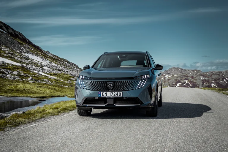 Peugeot E-5008 Long Range sett forfra