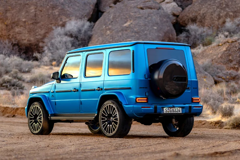 Mercedes-Benz Geländewagen sett bakfra
