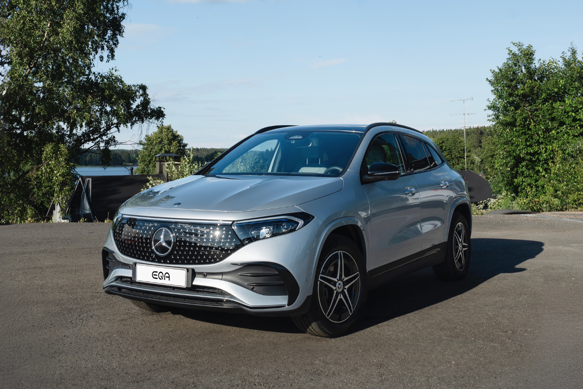 Mercedes-Benz EQA 300 4MATIC sett forfra