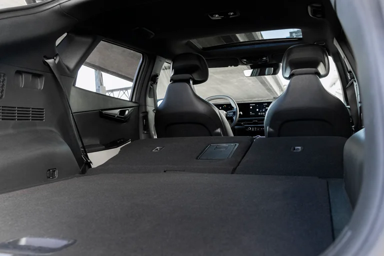 Kia EV6 Bagasjerom med nefelte seter