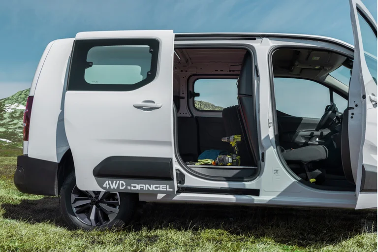 Partner 4x4 med åpen skyvedør høyre side