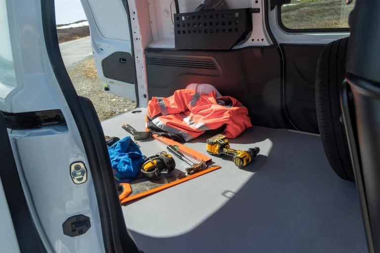 Varerom i Partner 4x4 med utstyr