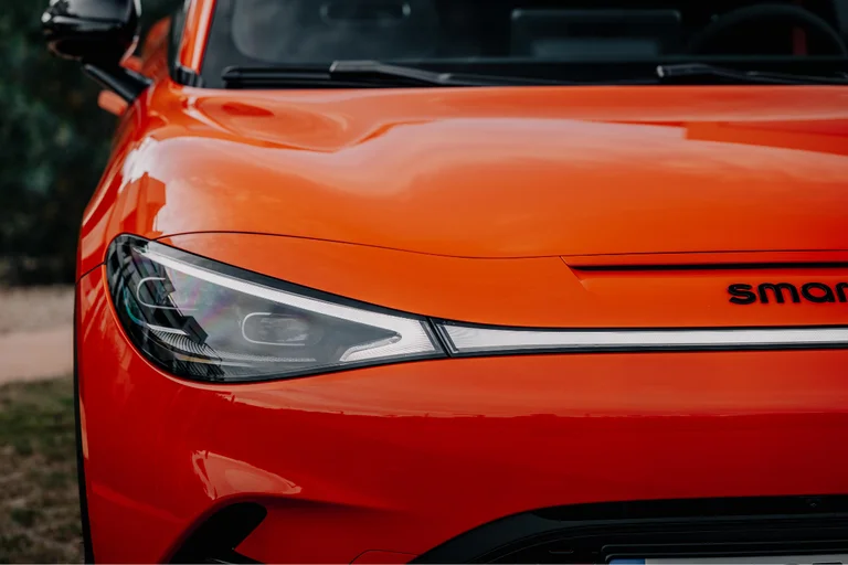 Detaljbilde av frontlykter og eksteriør på #3 BRABUS