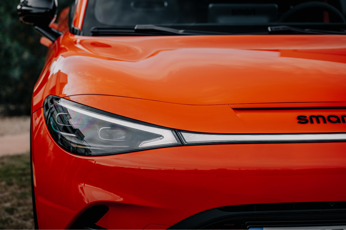 Detaljbilde av frontlykter og eksteriør på #3 BRABUS