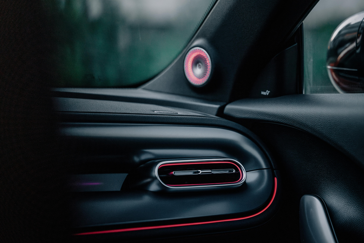 Interiør-detaljer og BEATS-høyttaler i smart #3 BRABUS